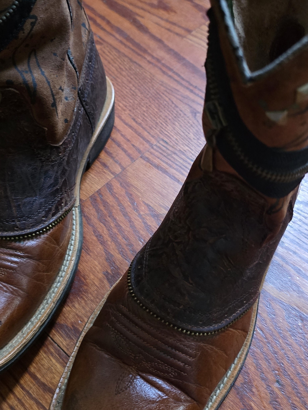 Ariat Women’s Size 7.5 Leather Square Toe Cowboy Boots Zipper Studded Distressed - Picture 9 of 16